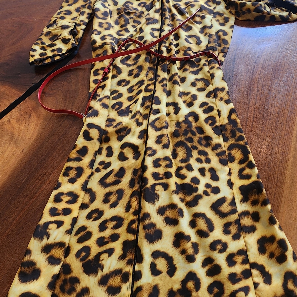 Marc Javobs Leopard Print V-Neck Midi Dress in Yellow - Picture 4 of 7